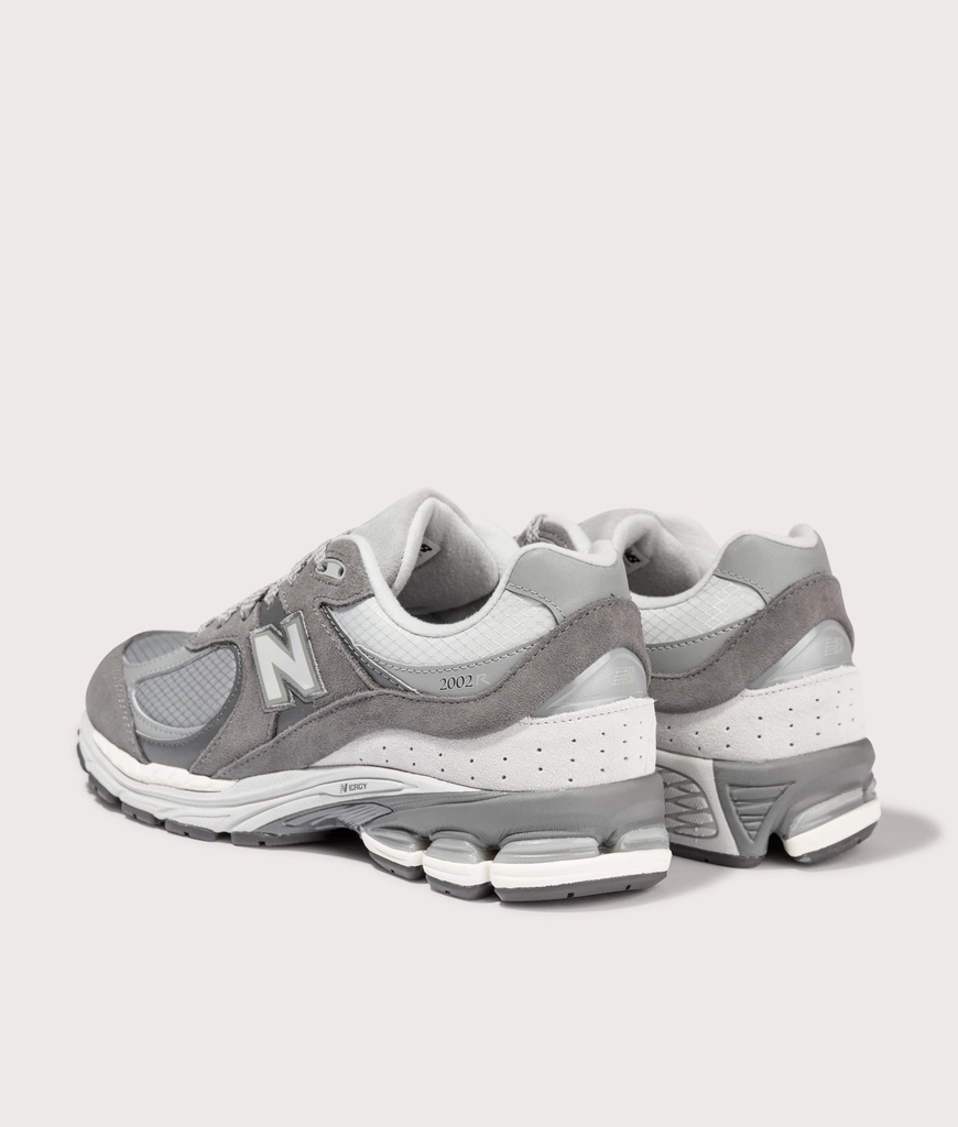 New Balance Mens 2002R Sneakers